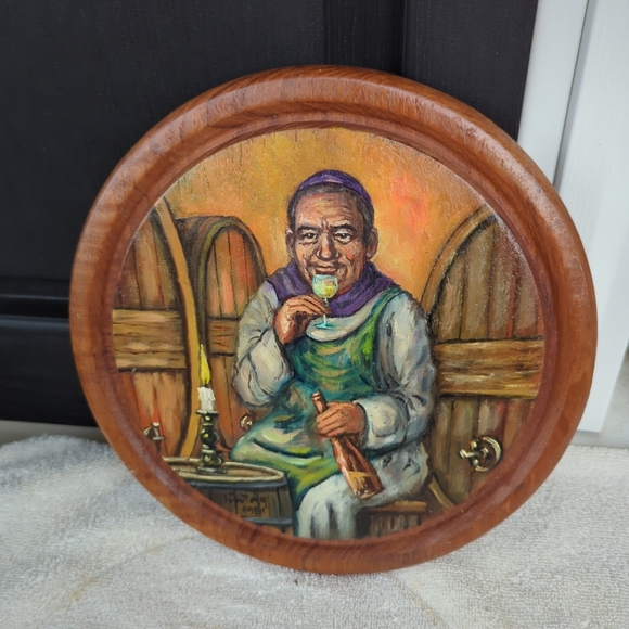 HAND CARVED Having Wine WOOD 3D WALL PLAQUE 10" BY Q-GERMANY STORY ON BACK 1984 - Picture 7 of 8
